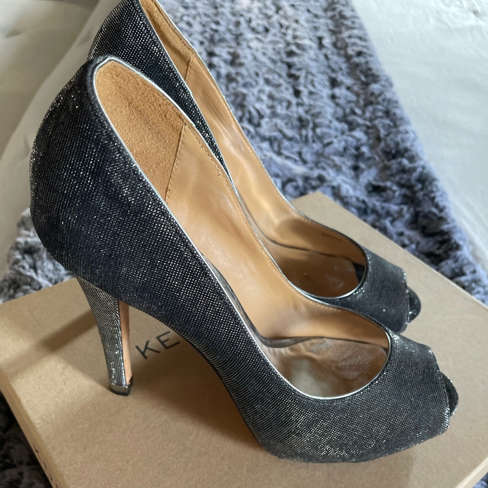 Badglay Mischka size 10 dressy high heel
